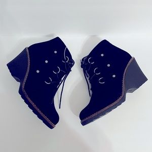 Black White Mountain boots